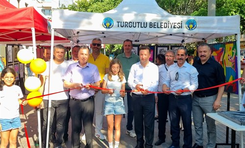 KAYMAKAM KAPANKAYA TURGUTLU BİLİM VE SANAT MERKEZİ’NİN YIL SONU RESİM SERGİSİNİN AÇILIŞINA KATILDI