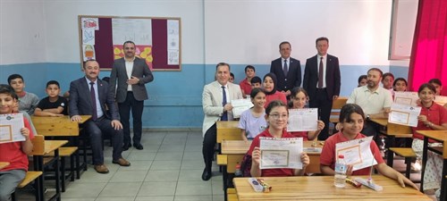 KAYMAKAM KAPANKAYA ÖĞRENCİLERİN KARNE SEVİNCİNE ORTAK OLDU